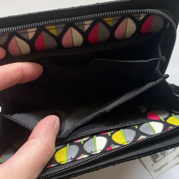 NWT Vera Bradley zip-around black quilted wristlet wallet - Picture 8 of 9